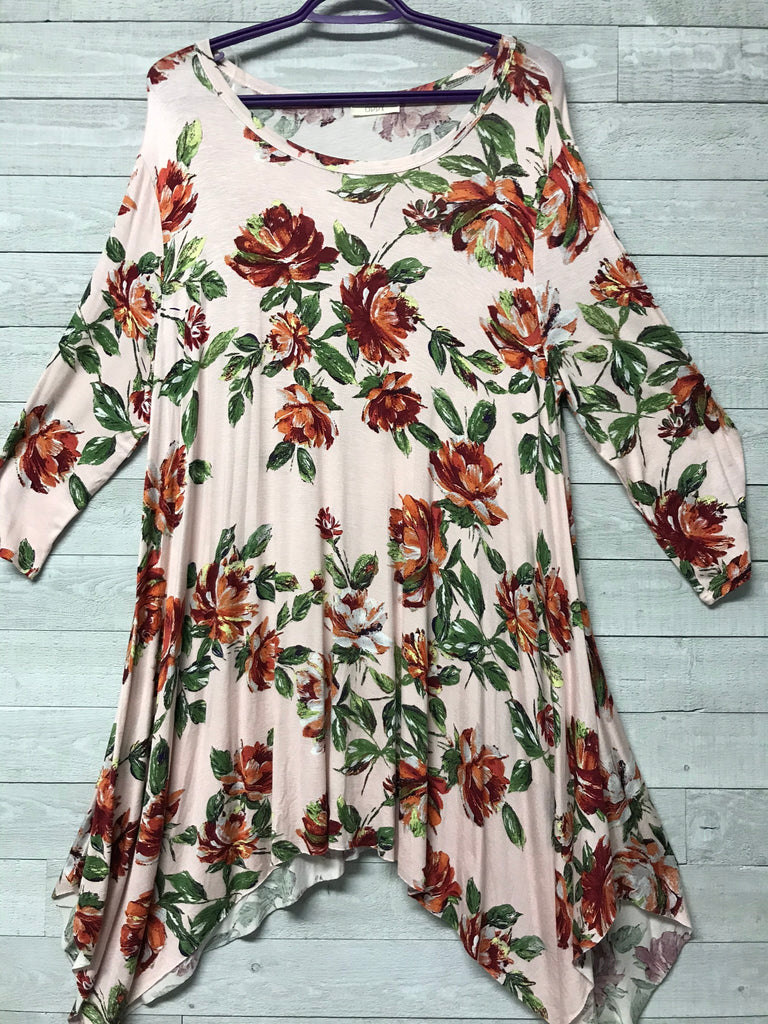 Curvy floral asymmetrical hem tunic