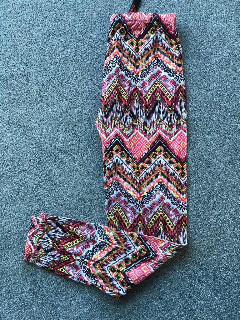Pink zig zags curvy leggings