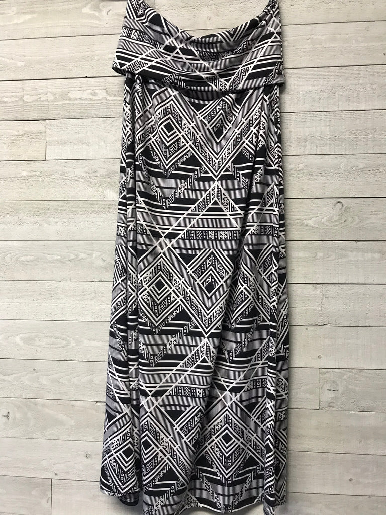 Black and white abstract maxi