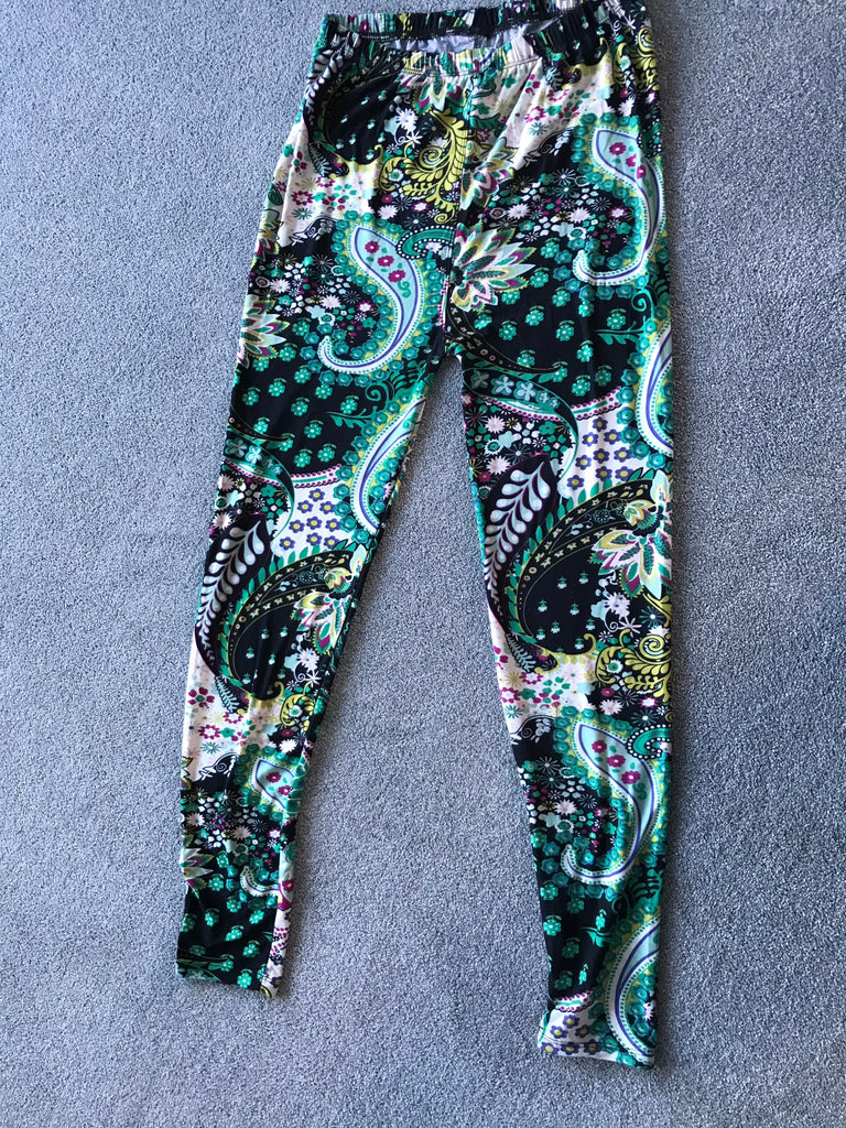 Curvy paisley teal swirls